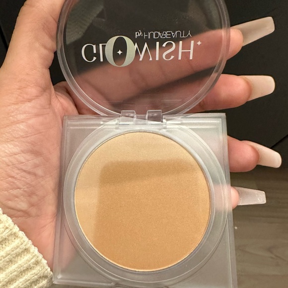 🤍 HUDA BEAUTY GLOWISH LUMINOUS PRESSED POWDER SMOOTH BREATHABLE RADIANT SILKY - Picture 2 of 5